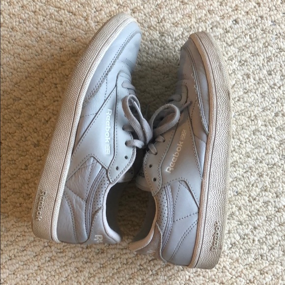 Reebok Classic Sneaker (Size 5.5) - Picture 5 of 5